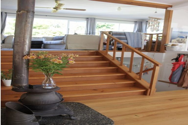 Photo of property in 152 Howard Road, Orere Point, Papakura, 2585
