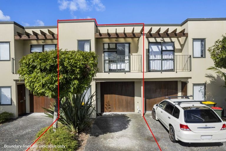 Photo of property in 5/15 Harbour View Road, Te Atatu Peninsula, Auckland, 0610