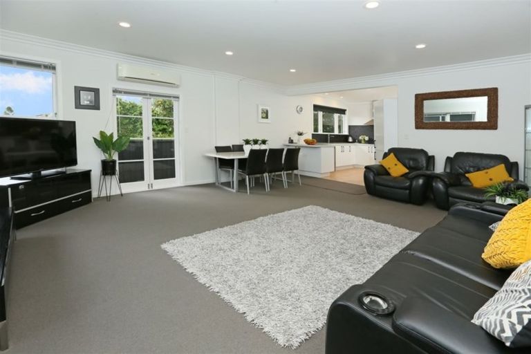 Photo of property in 27 Norcross Avenue, Henderson, Auckland, 0612