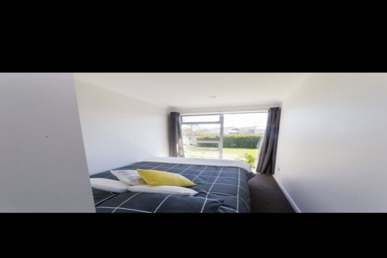 Photo of property in 16 Burgundy Drive, Martinborough, 5711