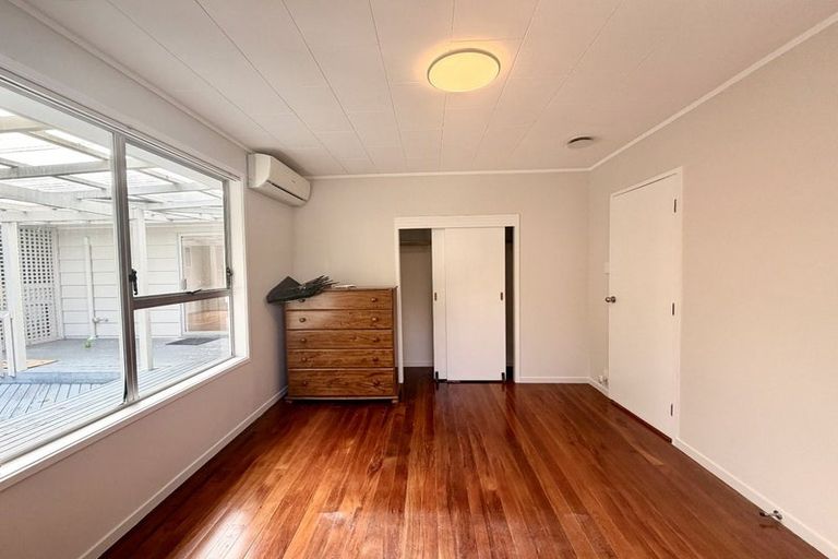 Photo of property in 6 Salamanca Road, Sunnynook, Auckland, 0620