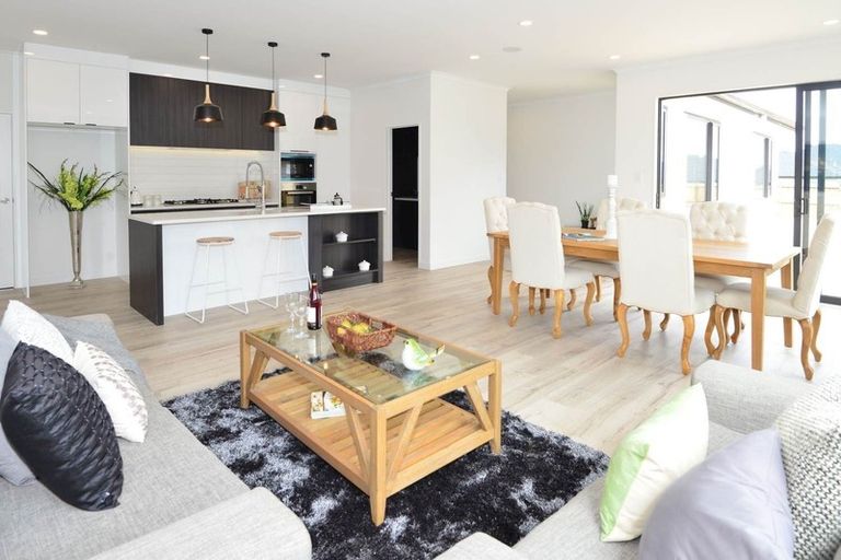 Photo of property in 12 Gilbransen Road, Kumeu, 0810