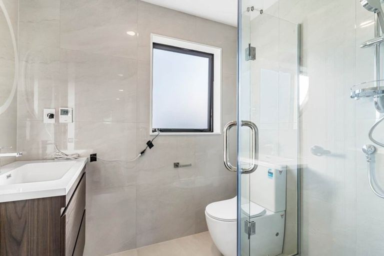 Photo of property in 40c Cyclarama Crescent, Massey, Auckland, 0614