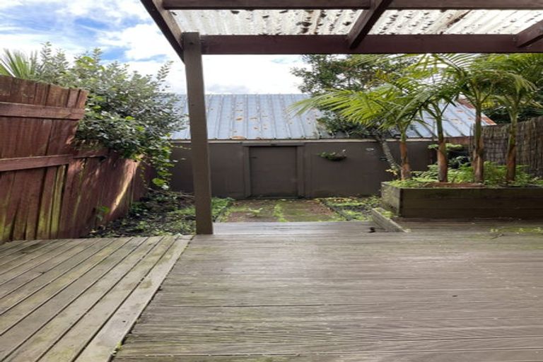 Photo of property in 5/106 West Coast Road, Glen Eden, Auckland, 0602