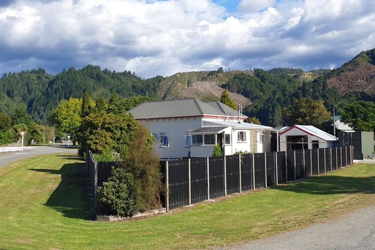 Photo of property in 28 Victory Street, Reefton, 7830