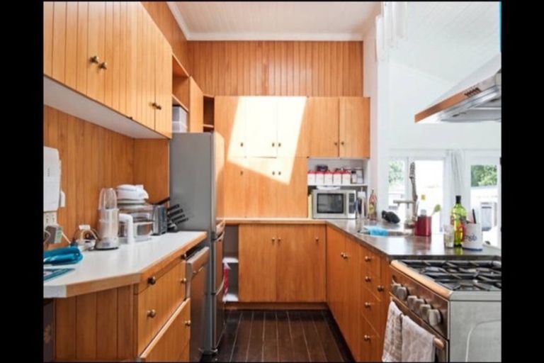 Photo of property in 34 Onewa Road, Northcote Point, Auckland, 0627