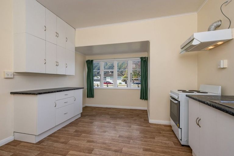 Photo of property in 19 Waiwhetu Road, Waiwhetu, Lower Hutt, 5010