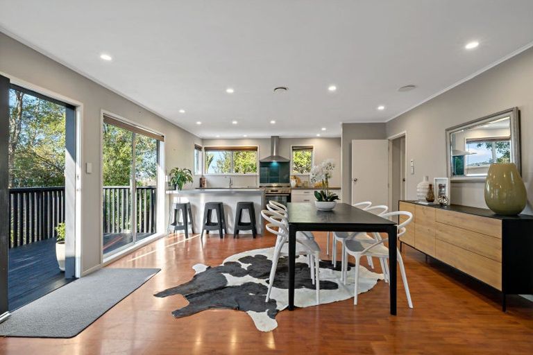 Photo of property in 13 Stallard Place, Glen Eden, Auckland, 0602