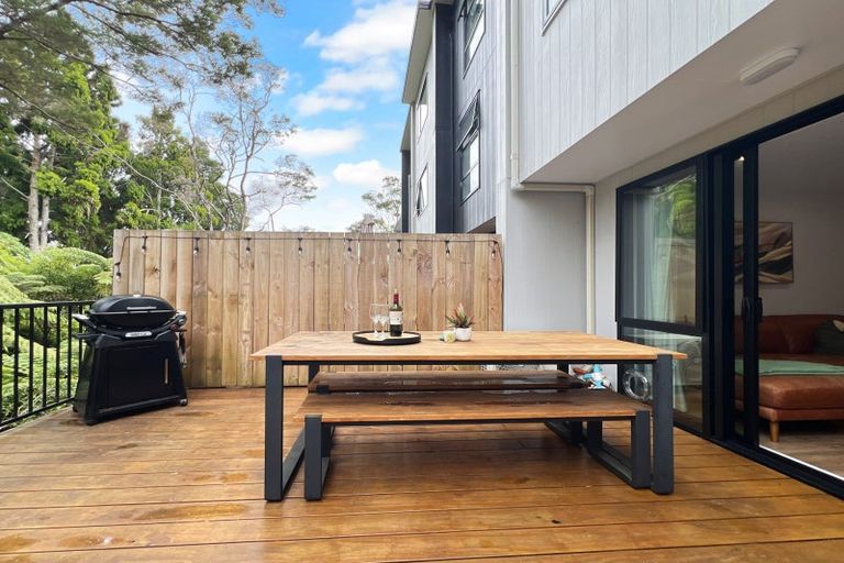 Photo of property in 31 Tokai Place, Glen Eden, 0602