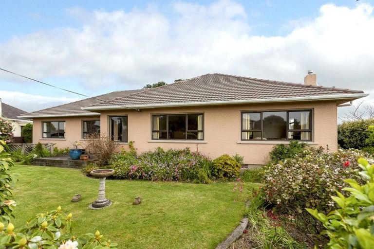 Photo of property in 4 Mission Street, Moturoa, New Plymouth, 4310