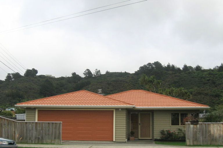 Photo of property in 140 Stokes Valley Road, Stokes Valley, Lower Hutt, 5019