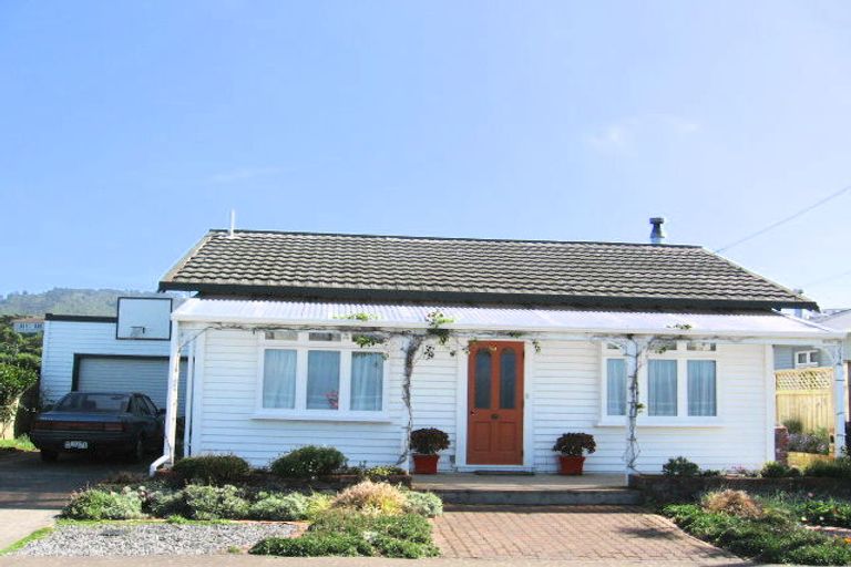 Photo of property in 15 Mandalay Terrace, Khandallah, Wellington, 6035