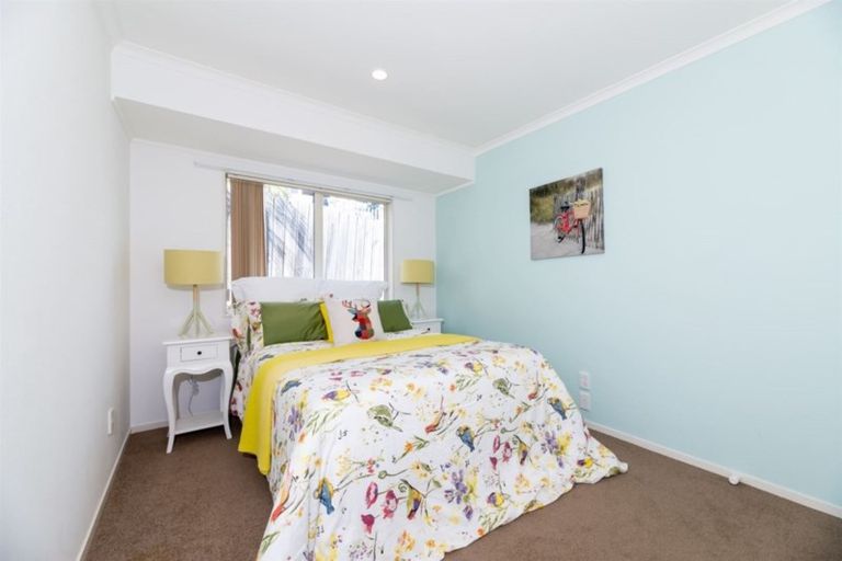 Photo of property in 27 John Brooke Crescent, East Tamaki Heights, Auckland, 2016