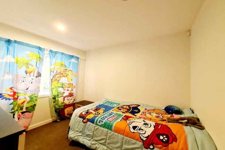 Photo of property in 31 Mandeville Place, Unsworth Heights, Auckland, 0632