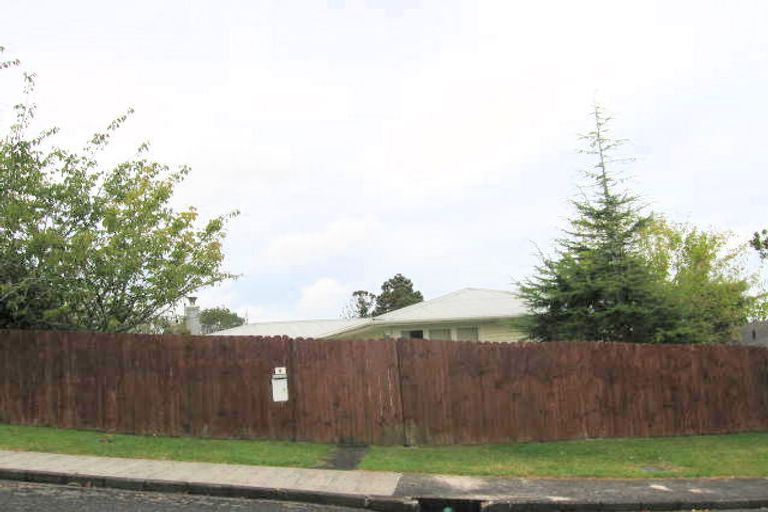 Photo of property in 4 Surat Place, Glen Eden, Auckland, 0602