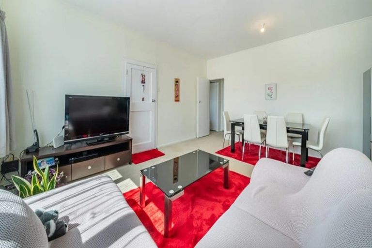 Photo of property in 71n Randwick Crescent, Moera, Lower Hutt, 5010