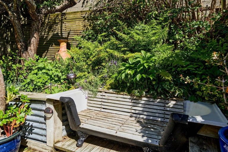 Photo of property in 20 Grays Road, Plimmerton, Porirua, 5026