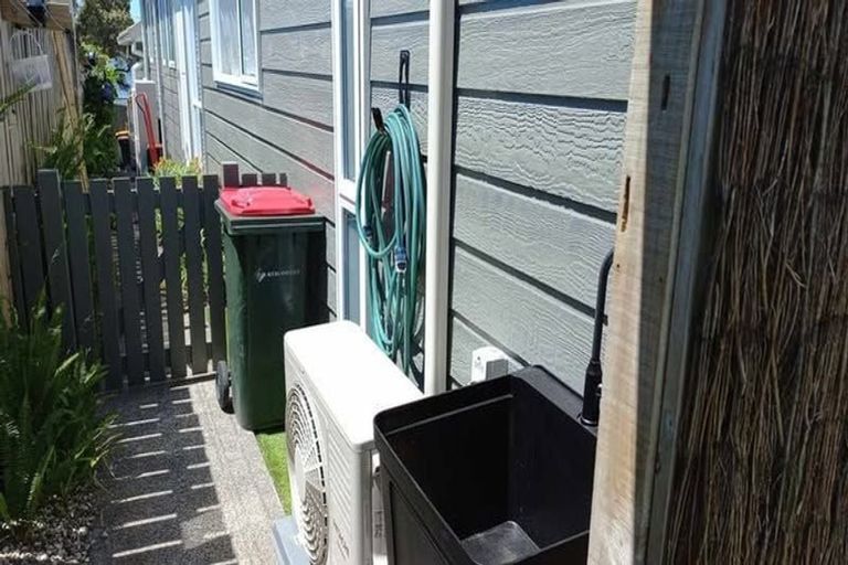 Photo of property in 1/56 Kiwi Esplanade, Mangere Bridge, Auckland, 2022