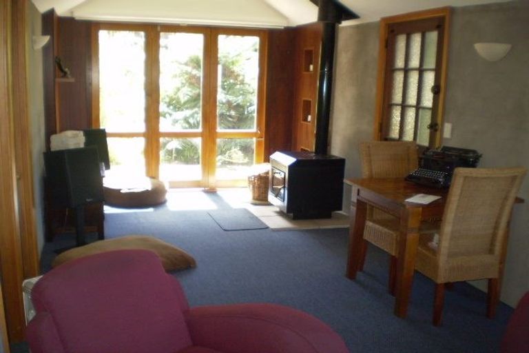 Photo of property in 23 Hawkhurst Road, Lyttelton, 8082