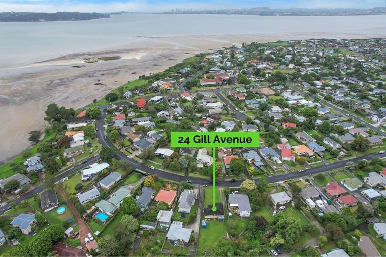 Photo of property in 24 Gill Avenue, Te Atatu Peninsula, Auckland, 0610