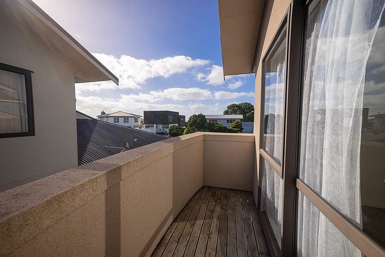 Photo of property in 1/253 Saint Aubyn Street, New Plymouth, 4310