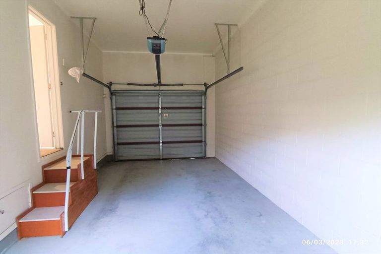 Photo of property in 34 Reeves Road, Pakuranga, Auckland, 2010