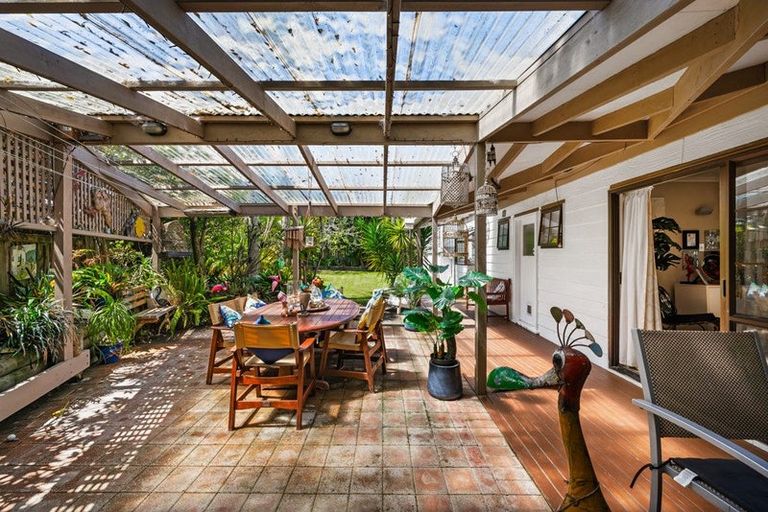 Photo of property in 20 Fitzherbert Avenue, West Harbour, Auckland, 0618