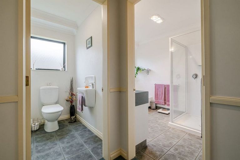 Photo of property in 62 Royal Oak Drive, Kelvin Grove, Palmerston North, 4414