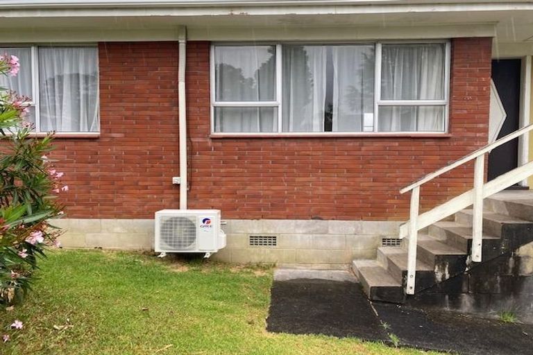 Photo of property in 2/76 Millbrook Road, Henderson, Auckland, 0612