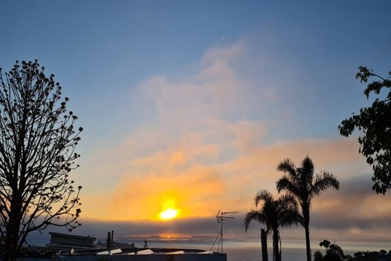 Photo of property in 76 Wade River Road, Stanmore Bay, Whangaparaoa, 0932