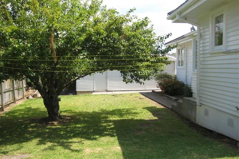 Photo of property in 2/66 Wellington Street, Howick, Auckland, 2014