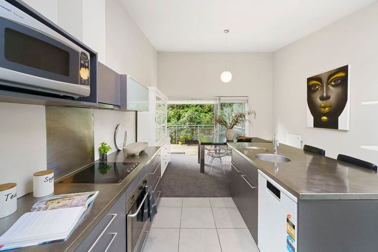 Photo of property in 7/2 Onslow Road, Khandallah, Wellington, 6035