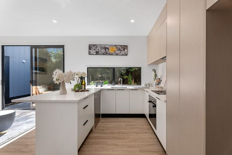 Photo of property in 8/10 Hutchinsons Road, Bucklands Beach, Auckland, 2014