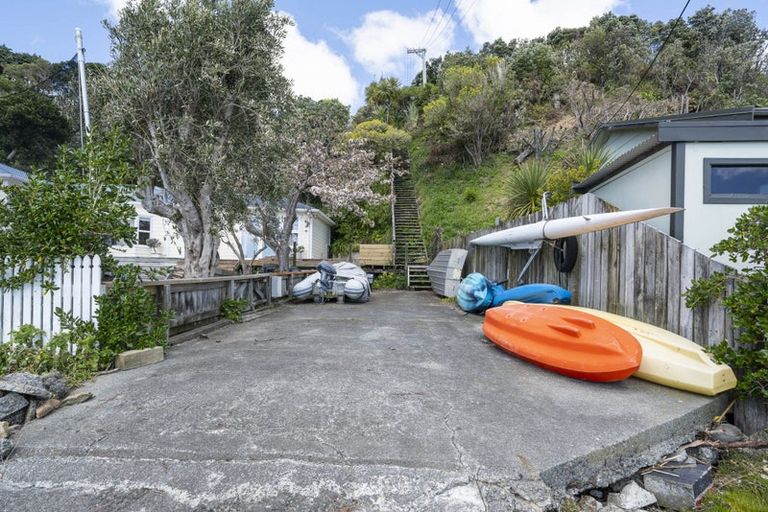 Photo of property in 29 Seaview Road, Paremata, Porirua, 5024