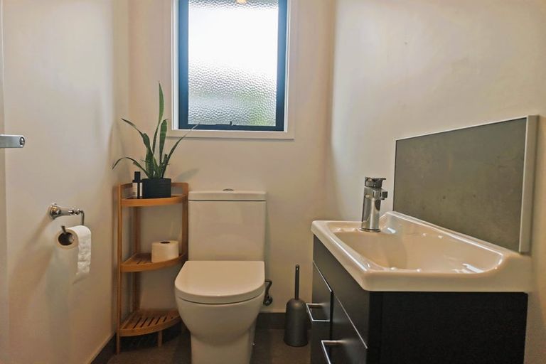 Photo of property in 16 Roto View, One Tree Point, 0118