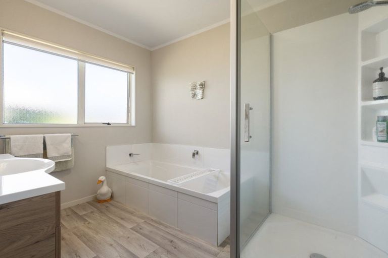 Photo of property in 32 Dixon Road, Fitzroy, Hamilton, 3206