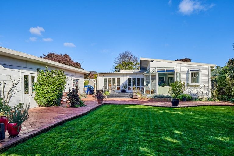 Photo of property in 20 Whites Line West, Woburn, Lower Hutt, 5010