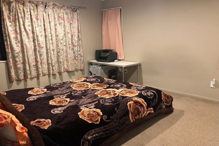 Photo of property in 20a Malmo Place, Massey, Auckland, 0614