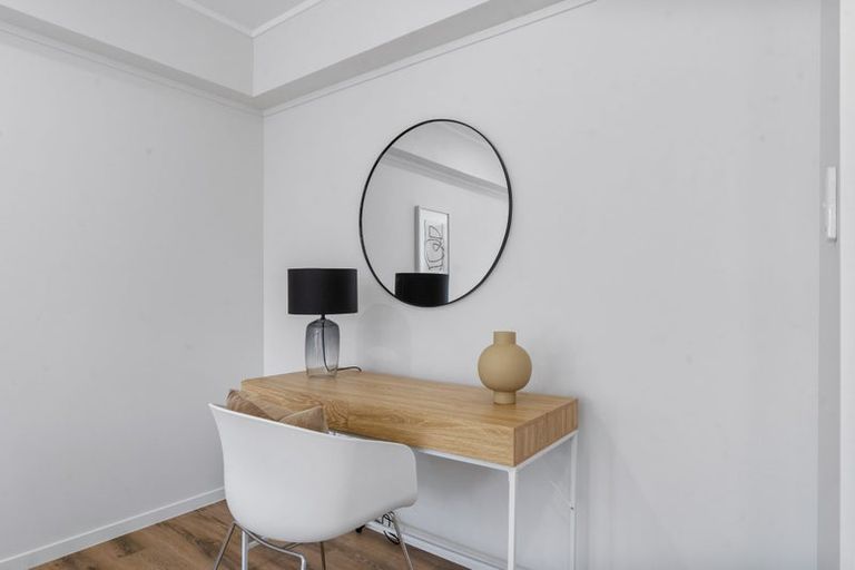 Photo of property in 18a Jacanas Place, Unsworth Heights, Auckland, 0632