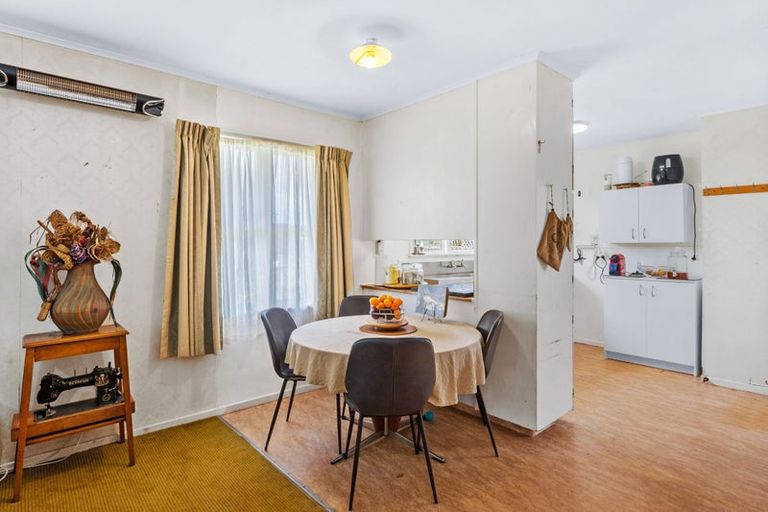 Photo of property in 92 Gloria Avenue, Te Atatu Peninsula, Auckland, 0610