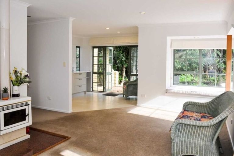 Photo of property in 58 Seabreeze Road, Narrow Neck, Auckland, 0624