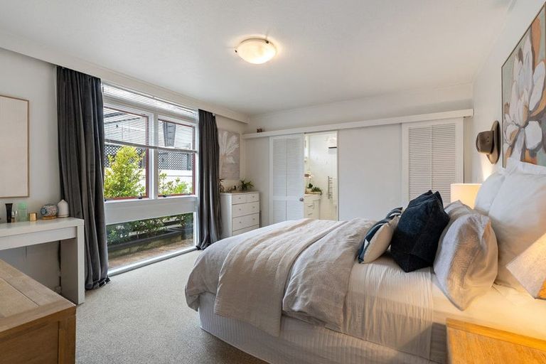 Photo of property in 81 Seaview Road, Paremata, Porirua, 5024