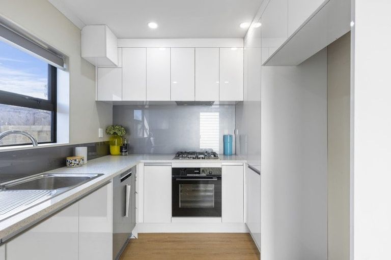 Photo of property in 89c Cascades Road, Pakuranga Heights, Auckland, 2010