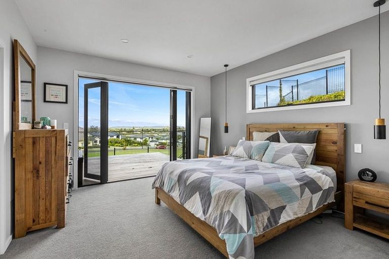 Photo of property in 46 Maka Terrace, Orewa, 0931