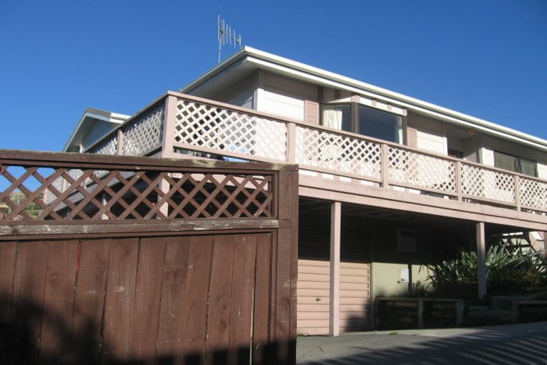 Photo of property in 1-2 Seagull Place, Whitby, Porirua, 5024
