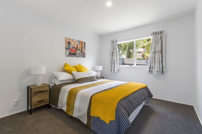 Photo of property in 2/30 Witheford Drive, Bayview, Auckland, 0629