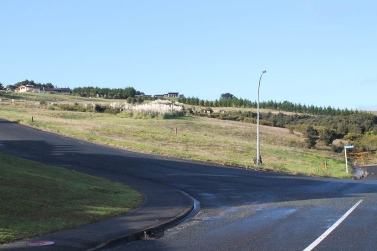 Photo of property in 4 Freyja Crescent, Coopers Beach, 0420