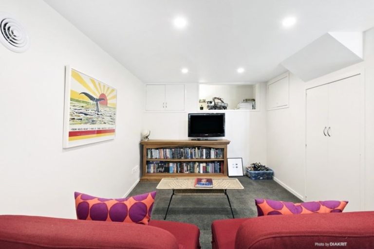 Photo of property in 42 Pukatea Street, Eastbourne, Lower Hutt, 5013