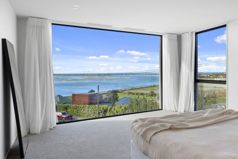 Photo of property in 32 Mount Pleasant Road, Mount Pleasant, Christchurch, 8081