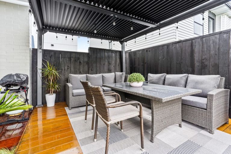 Photo of property in 73 Glidepath Road, Hobsonville, Auckland, 0616